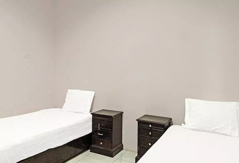 ホテル Oyo 91657 Penginapan Radja Jeneponto