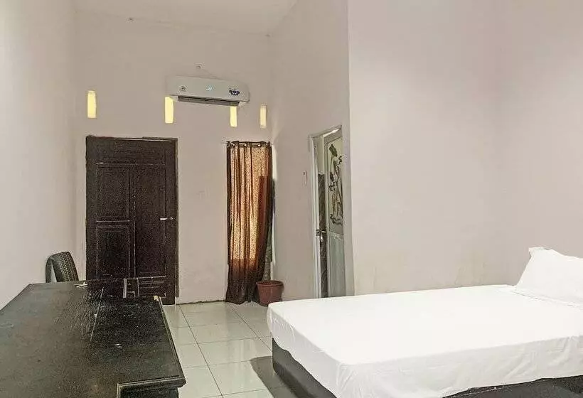 ホテル Oyo 91657 Penginapan Radja Jeneponto