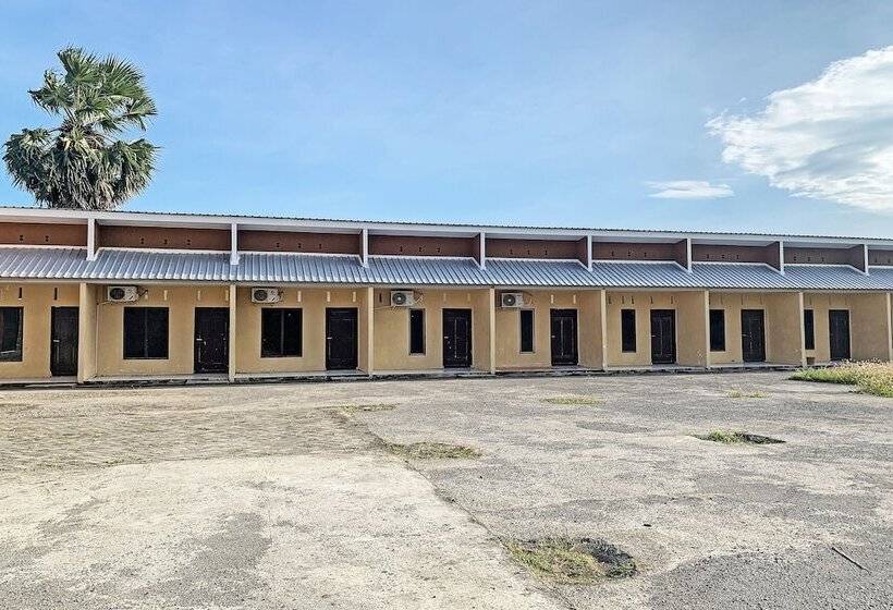 בית מלון כפרי Oyo 91657 Penginapan Radja Jeneponto