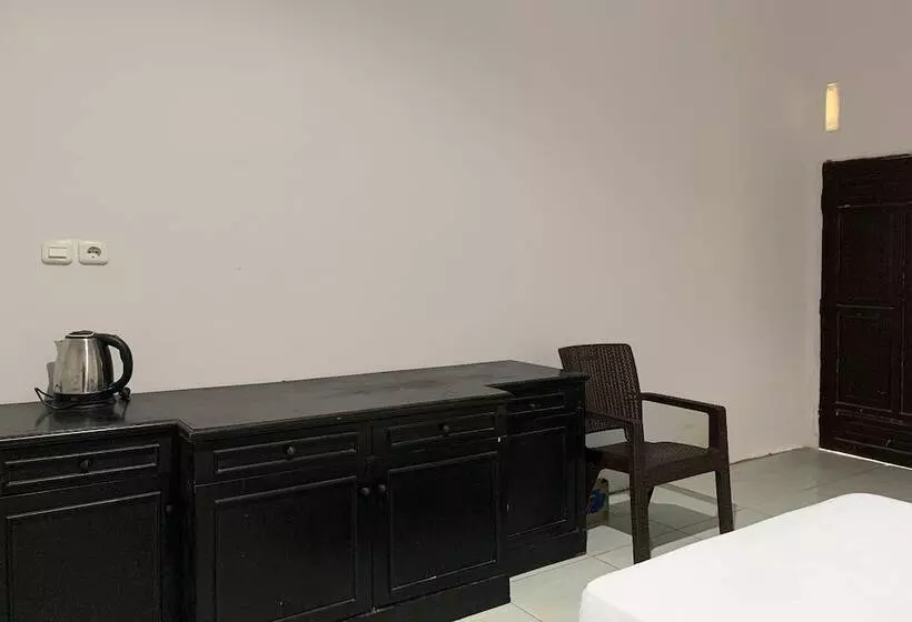 ホテル Oyo 91657 Penginapan Radja Jeneponto