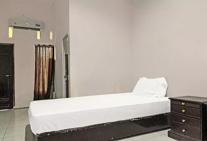 ホテル Oyo 91657 Penginapan Radja Jeneponto