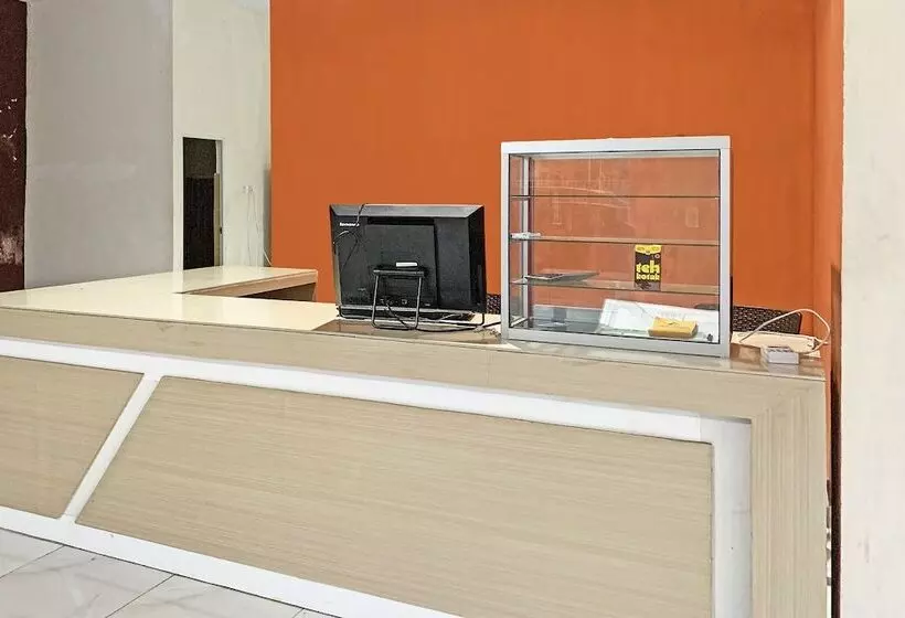 ホテル Oyo 91657 Penginapan Radja Jeneponto