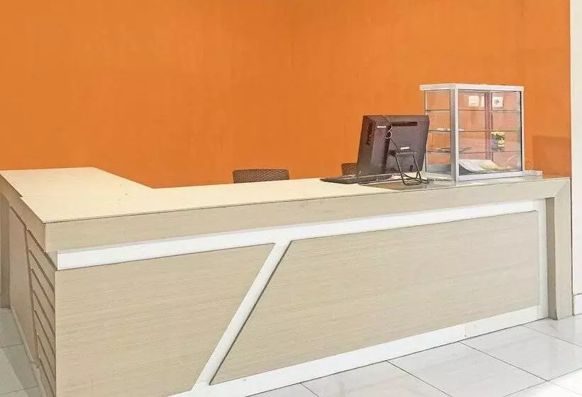 ホテル Oyo 91657 Penginapan Radja Jeneponto