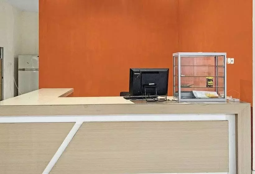 ホテル Oyo 91657 Penginapan Radja Jeneponto