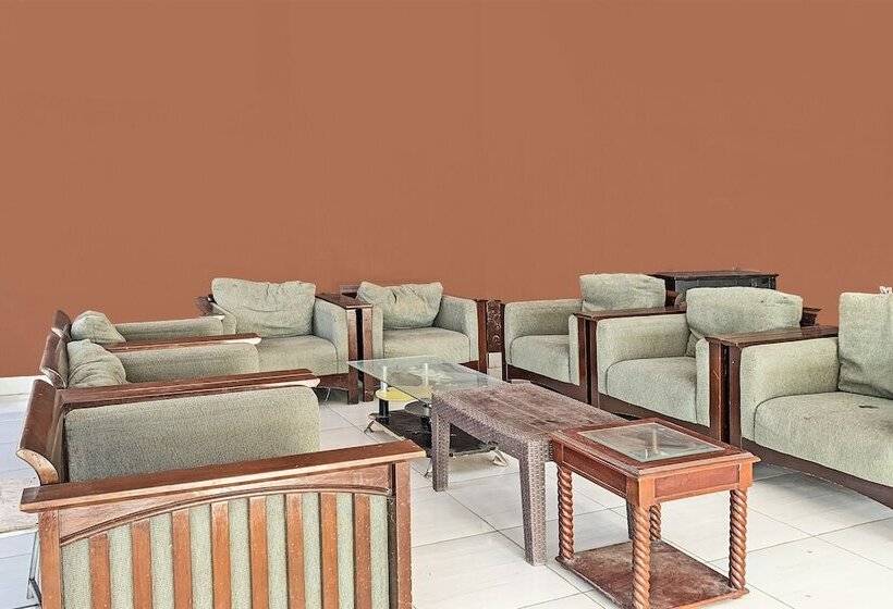 בית מלון כפרי Oyo 91657 Penginapan Radja Jeneponto