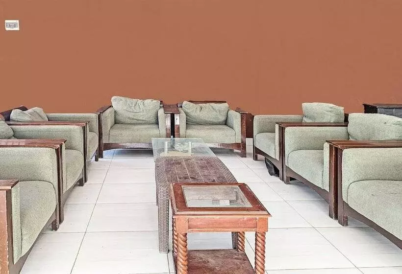 ホテル Oyo 91657 Penginapan Radja Jeneponto