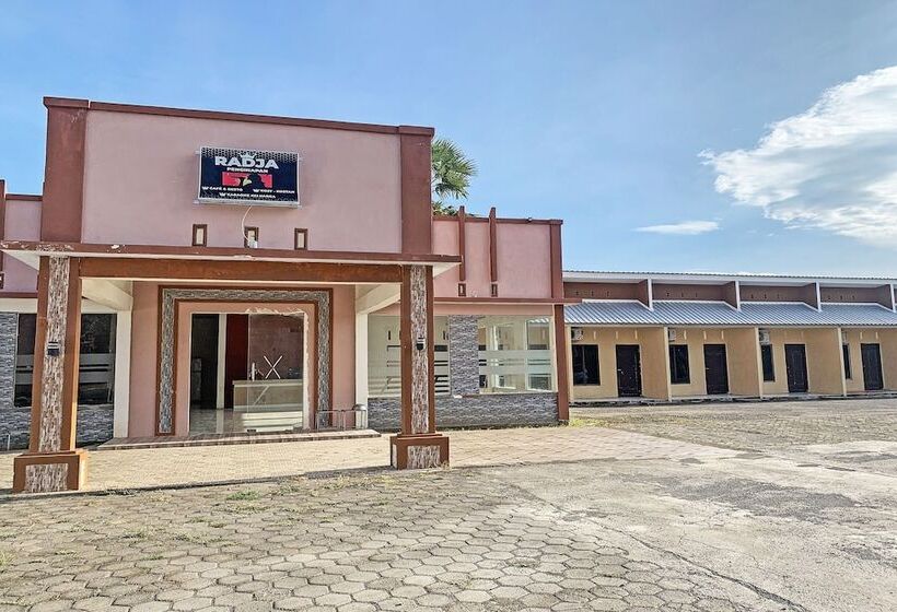 בית מלון כפרי Oyo 91657 Penginapan Radja Jeneponto