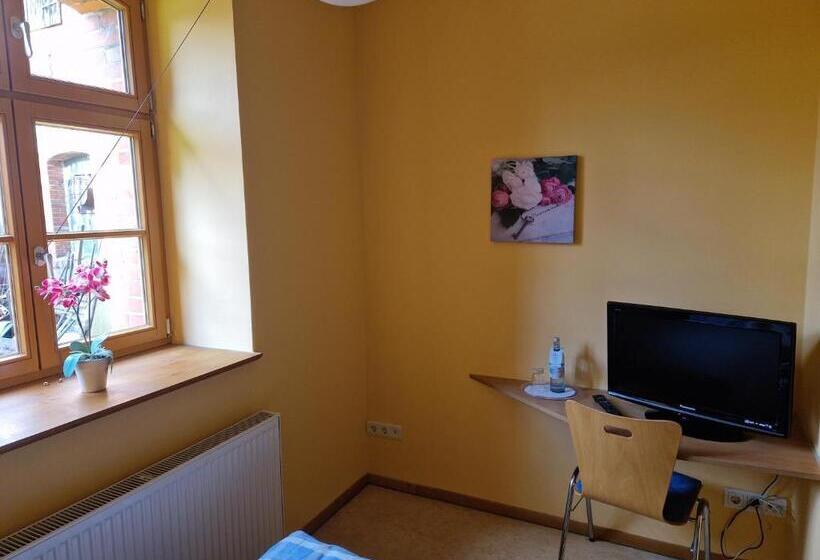 בית מלון כפרי Schloss Rothenklempenow