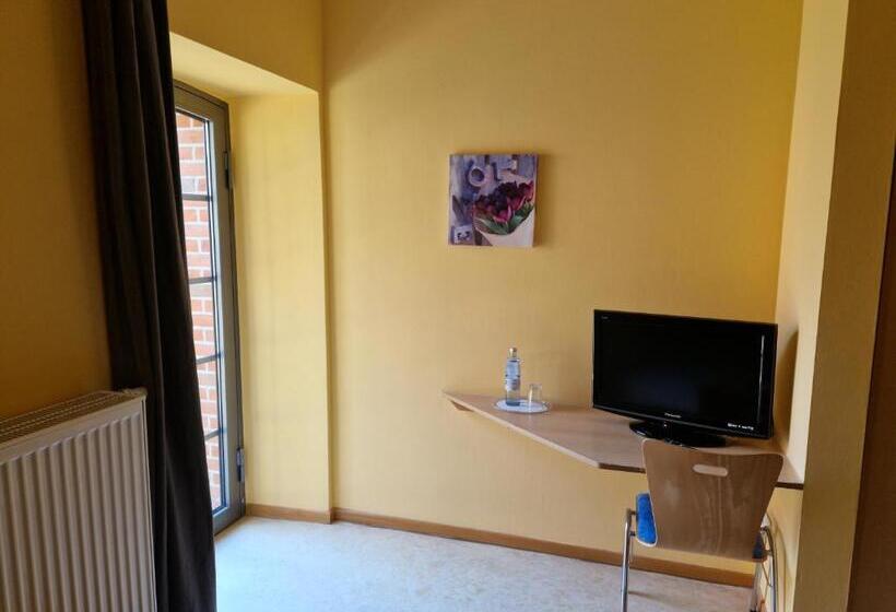 בית מלון כפרי Schloss Rothenklempenow