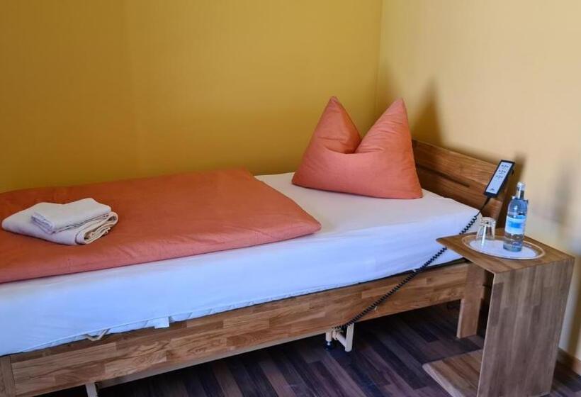 בית מלון כפרי Schloss Rothenklempenow