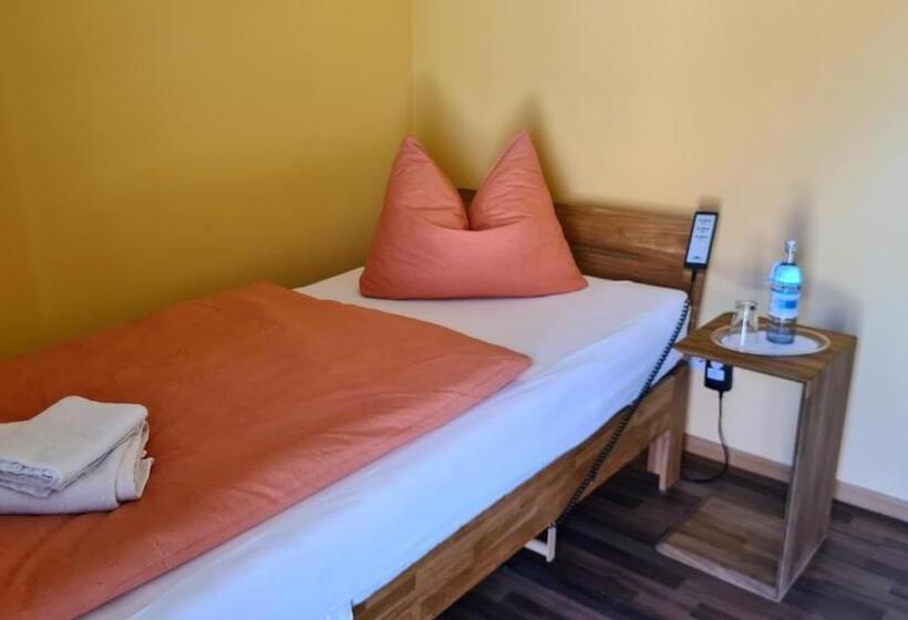 בית מלון כפרי Schloss Rothenklempenow