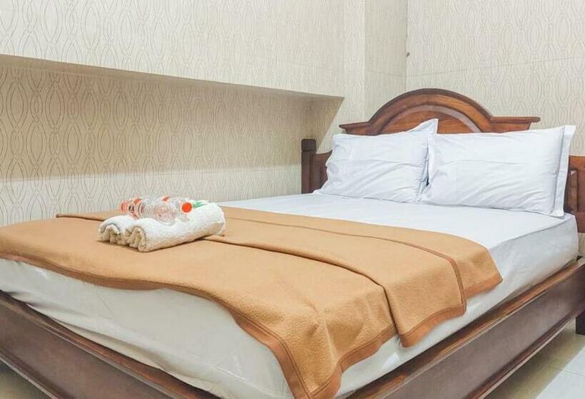 Hotel Shinta 2 Near Alun Alun Kertosono Mitra Reddoorz