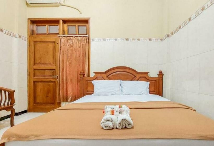 Hotel Shinta 2 Near Alun Alun Kertosono Mitra Reddoorz