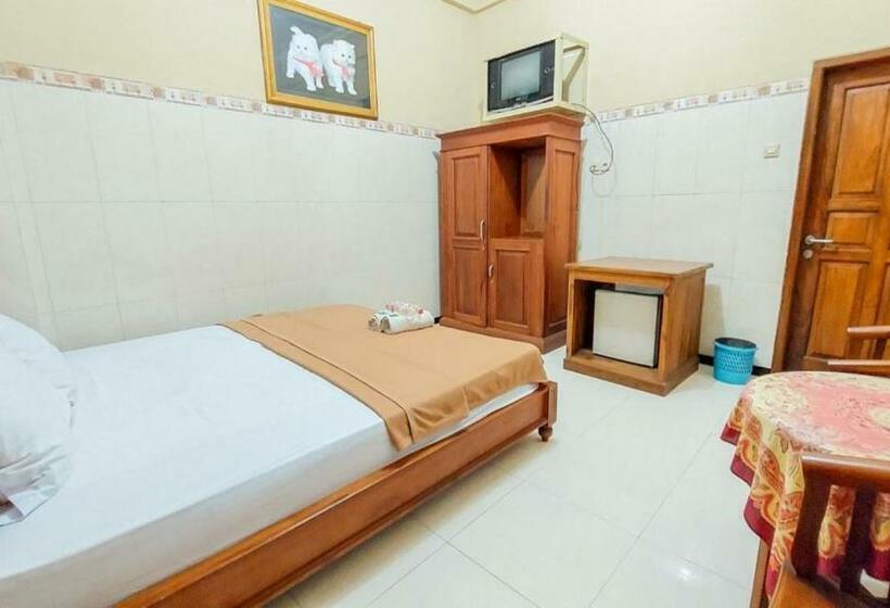 Hotel Shinta 2 Near Alun Alun Kertosono Mitra Reddoorz