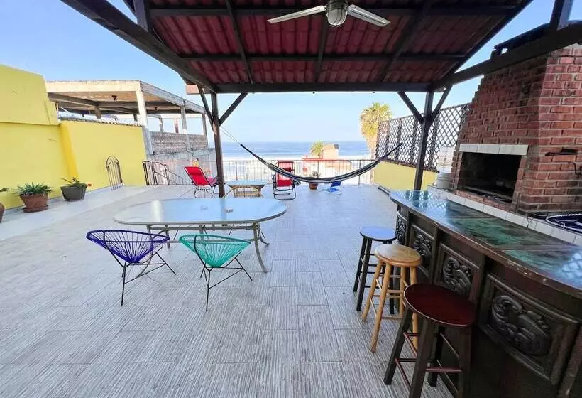 Ith Lazy Lobster Surf Hostel