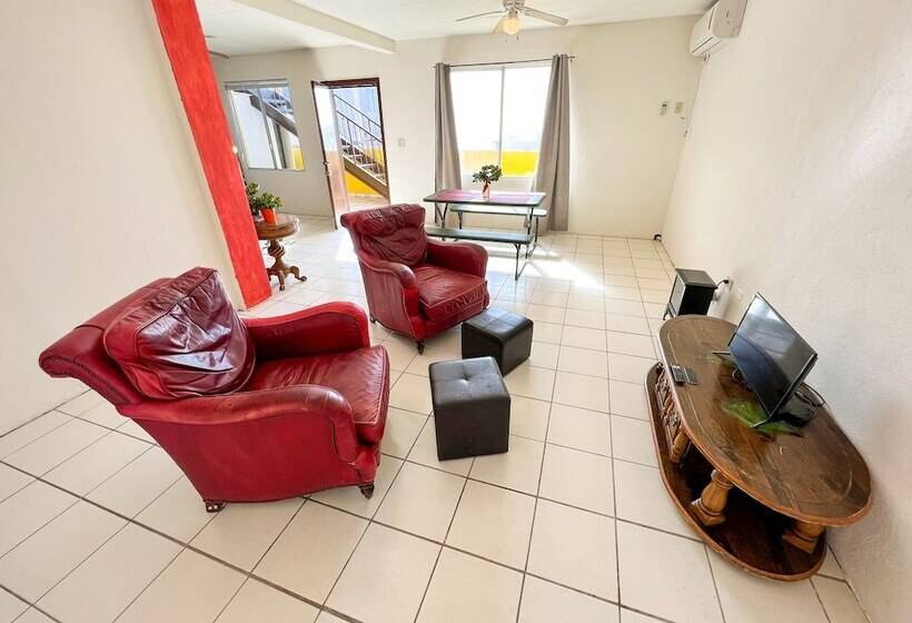 Ith Lazy Lobster Surf Hostel