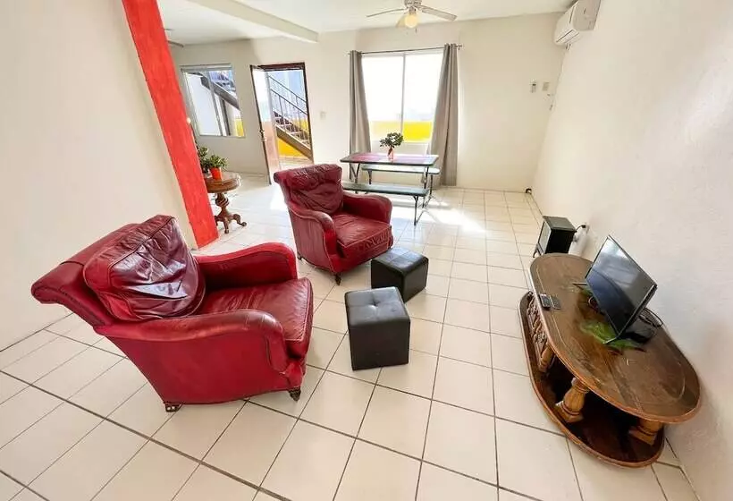 Ith Lazy Lobster Surf Hostel