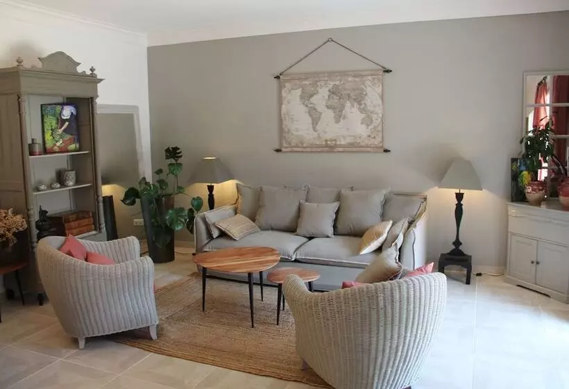 Majatalo Le Clos 24