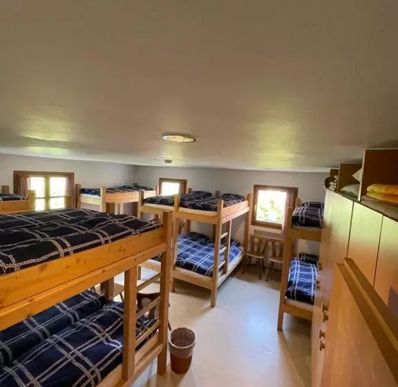 ベッドアンドブレックファースト Gasthaus Beverin