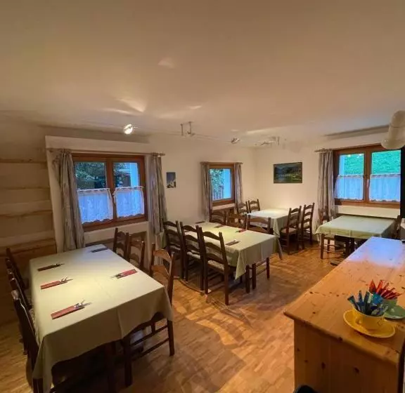 ベッドアンドブレックファースト Gasthaus Beverin