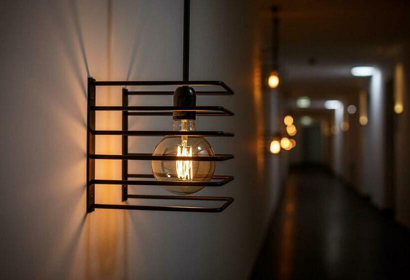 ベッドアンドブレックファースト The Hang Over