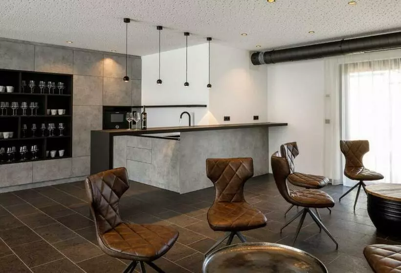 Aamiaismajoitus (B&B) The Hang Over