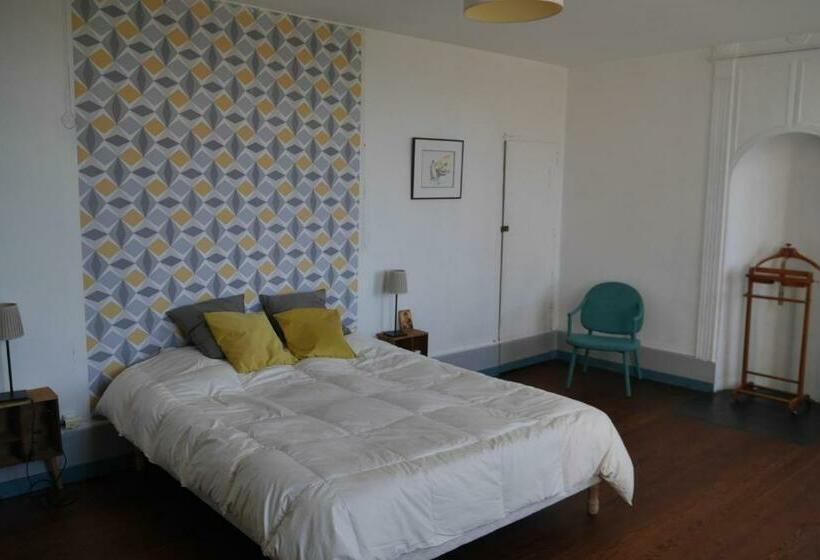 酒店 La Bergerie  Nanton Old Renovated Farmhouse With Swimming Pool For Familie