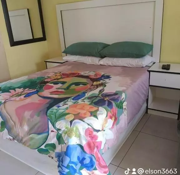 Majatalo Elson Lodge K1