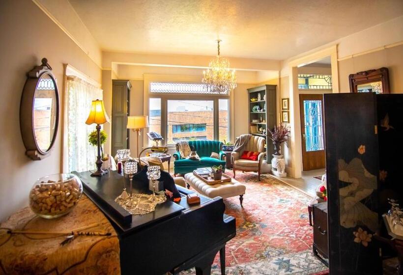 住宿加早餐  Clementine S Guest House & Vacation Rentals