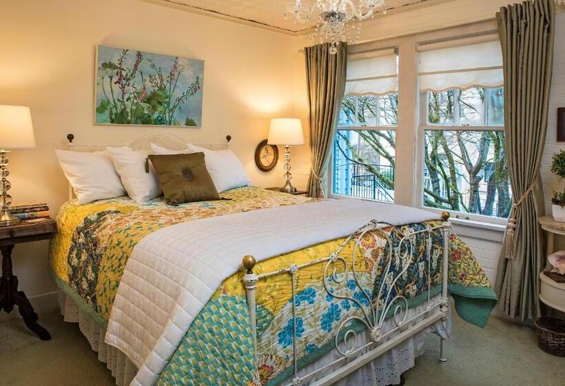 住宿加早餐  Clementine S Guest House & Vacation Rentals