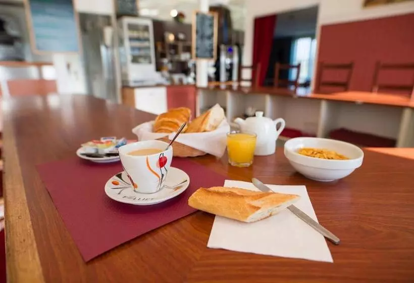 Brit Hotel Essentiel Pau Lescar