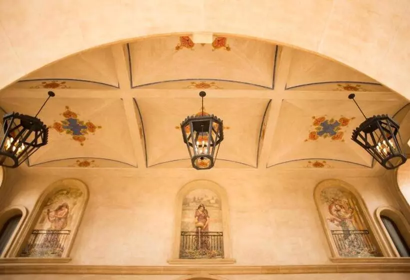 هتل Allegretto Vineyard Resort Paso Robles