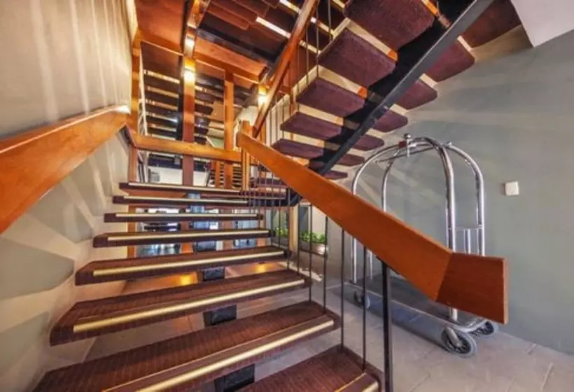 Belconnen Way Hotel & Serviced Apartments