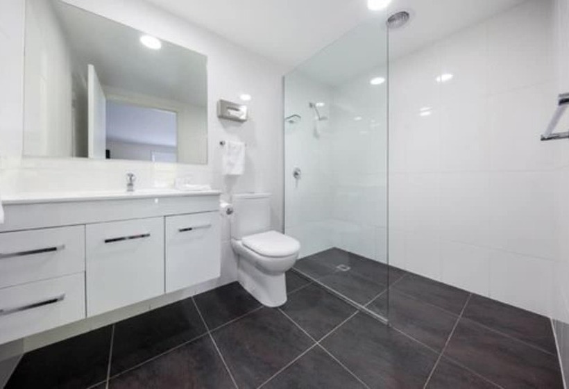 Belconnen Way Hotel & Serviced Apartments