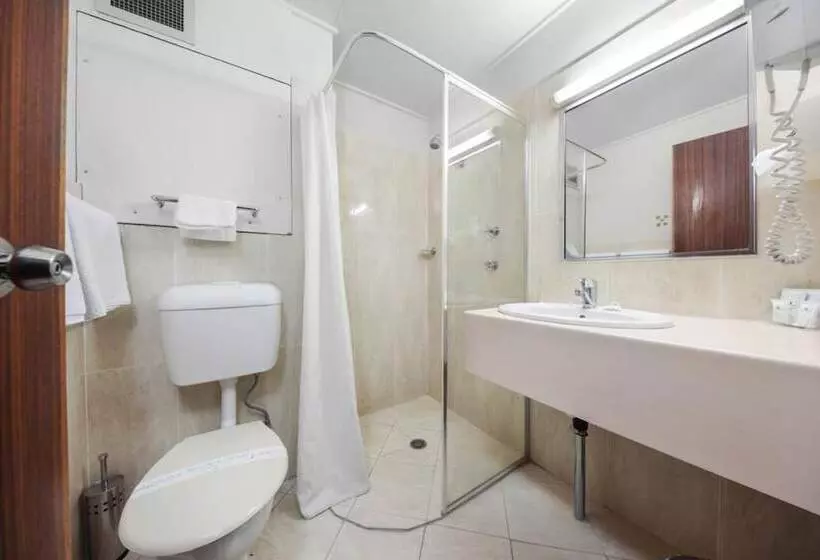 Belconnen Way Hotel & Serviced Apartments