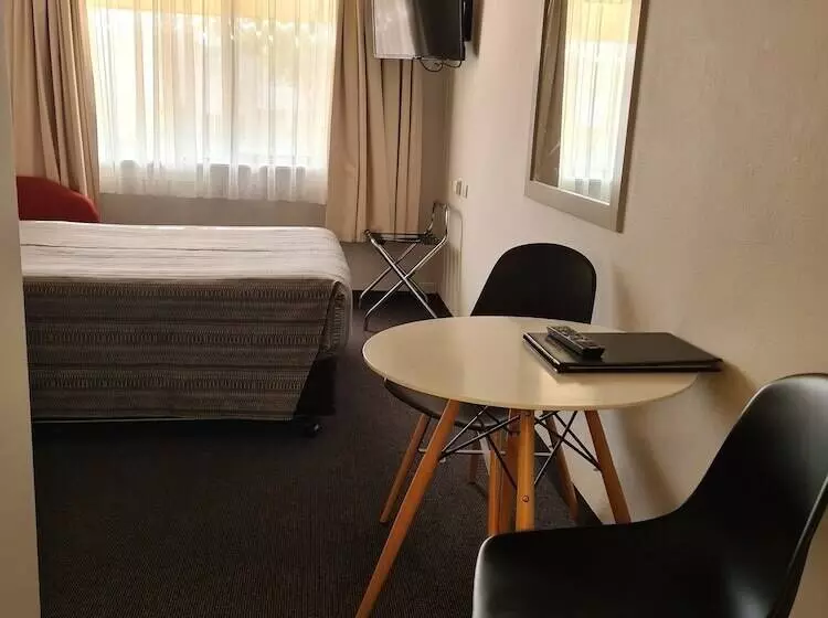 Belconnen Way Hotel & Serviced Apartments