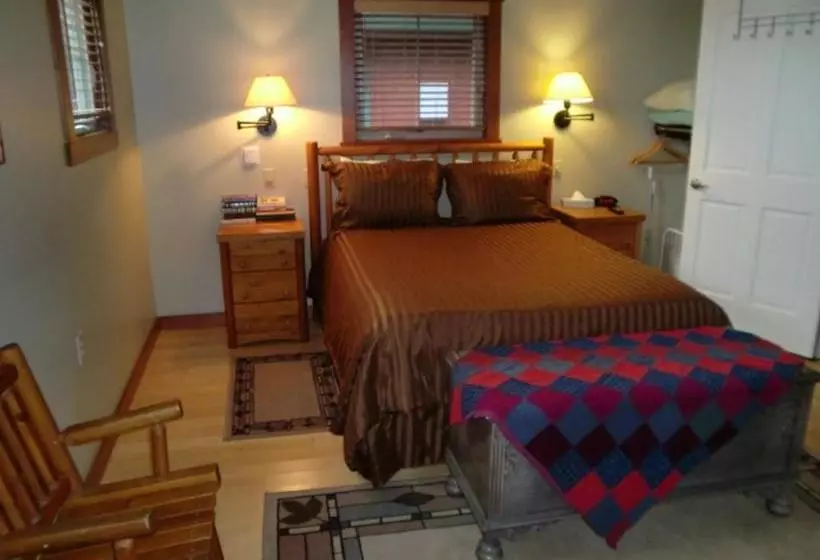 هتل Creekside Inn & Resort