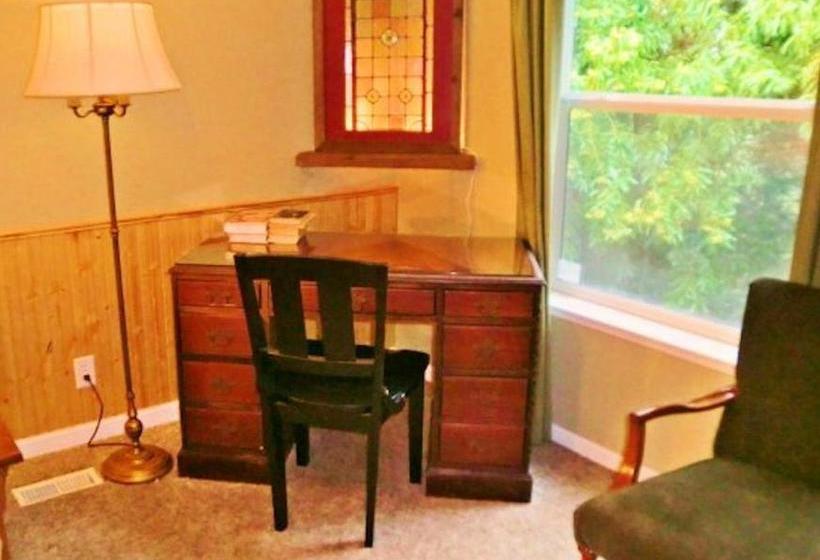 ホテル Creekside Inn & Resort