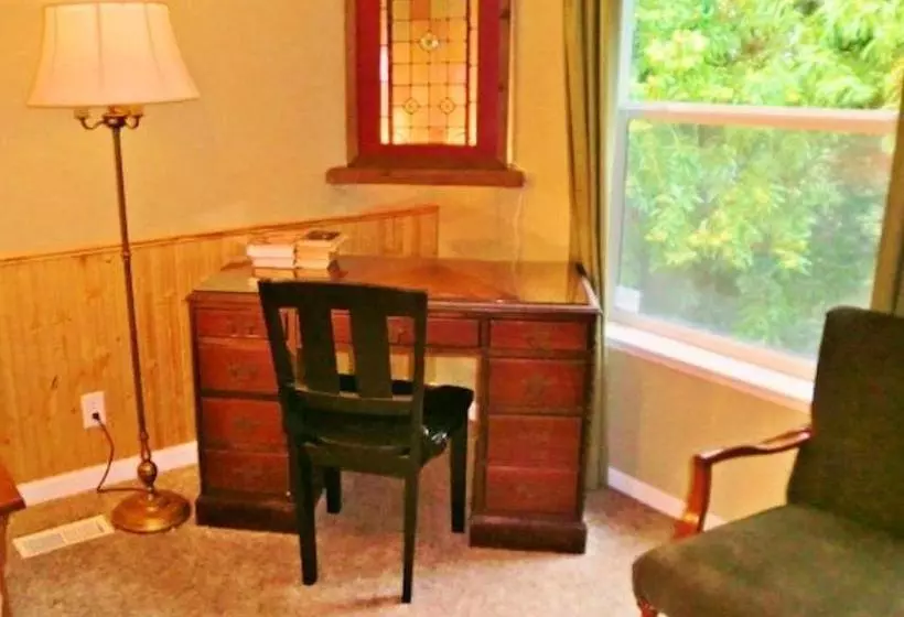 هتل Creekside Inn & Resort