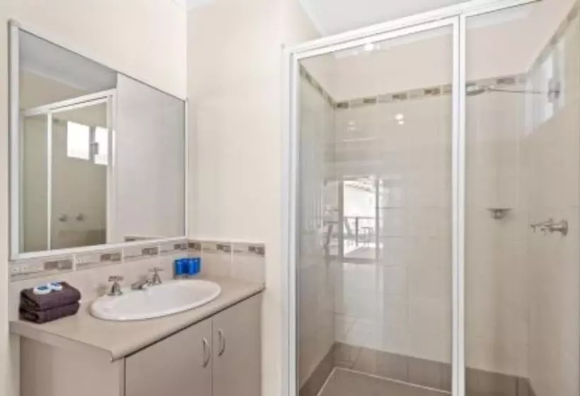 هتل Discovery Parks Lake Kununurra