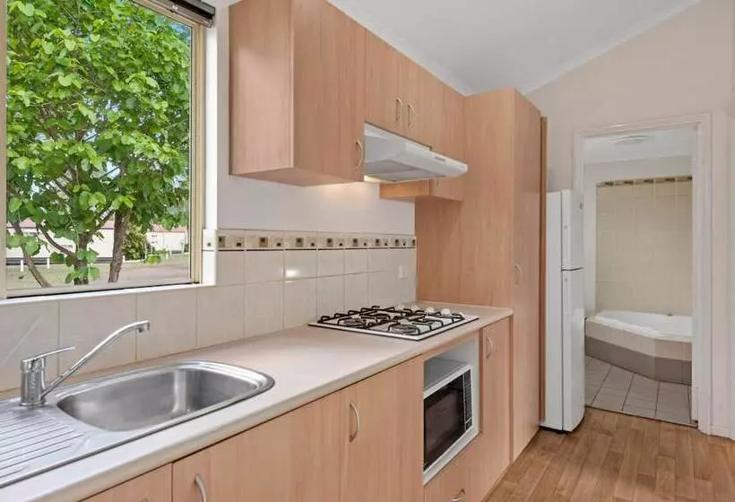 هتل Discovery Parks Lake Kununurra