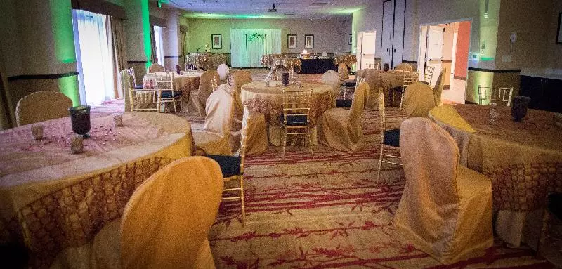 Отель Holiday Inn Express & Suites Denver South Castle Rock, An Ihg