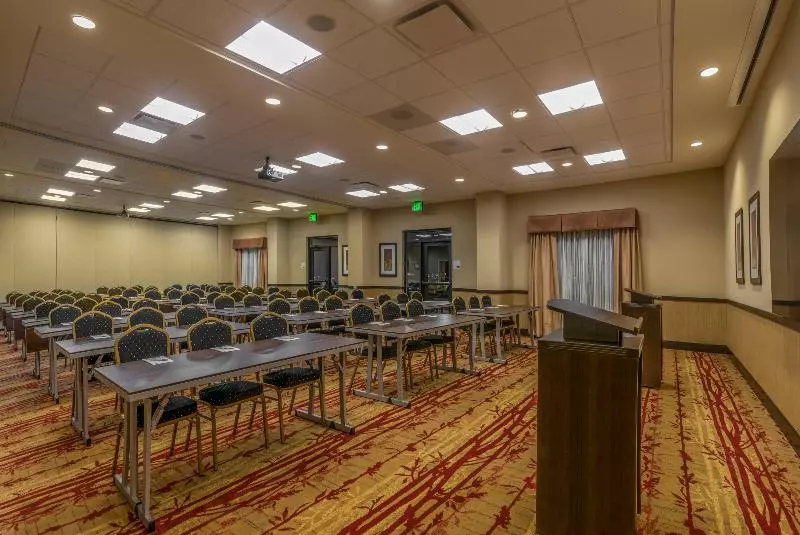 Отель Holiday Inn Express & Suites Denver South Castle Rock, An Ihg