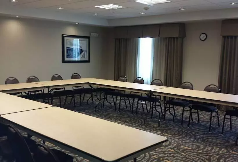 호텔 Holiday Inn Express & Suites Nevada, An Ihg