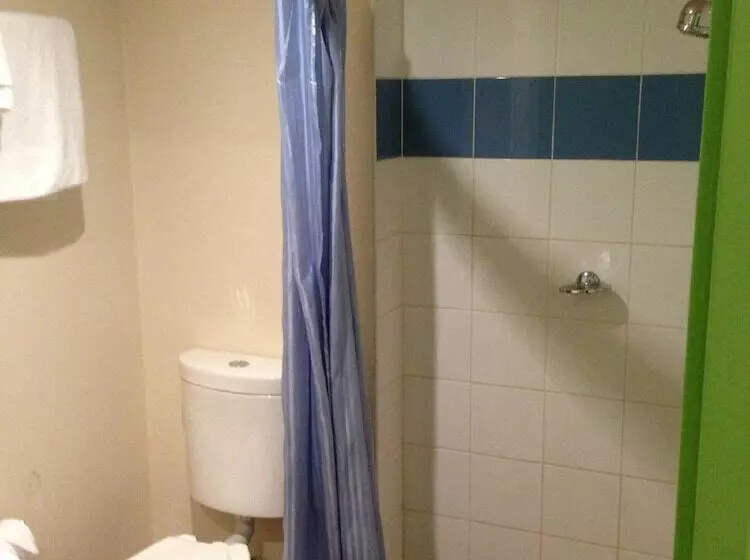 בית מלון כפרי Ibis Budget Dandenong