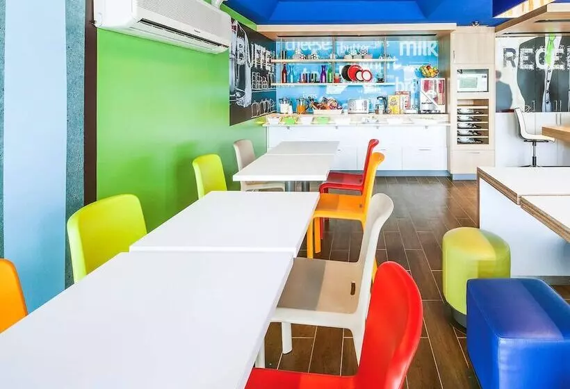 בית מלון כפרי Ibis Budget Dandenong