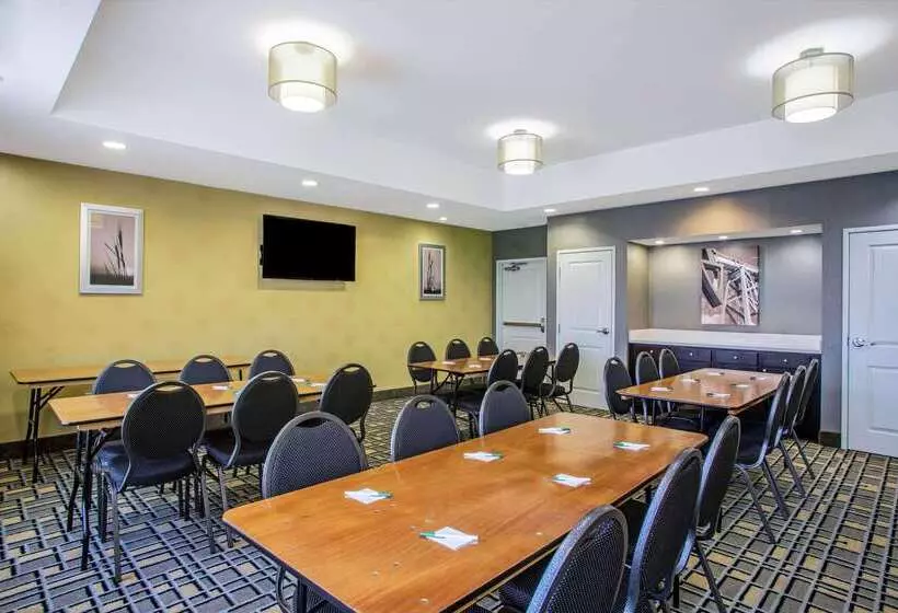 Hotelli La Quinta By Wyndham Karnes City   Kenedy