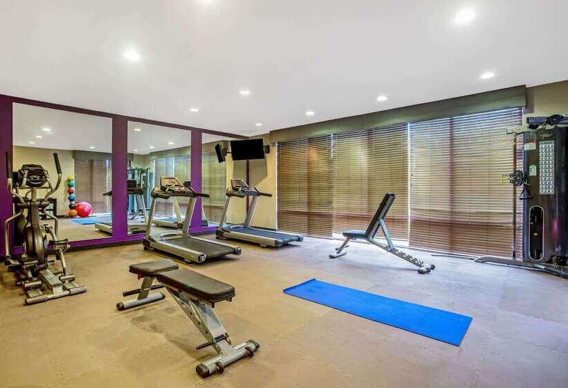 Отель La Quinta By Wyndham Karnes City   Kenedy