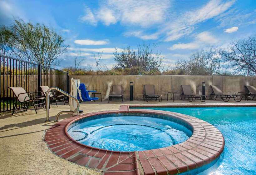 Отель La Quinta By Wyndham Karnes City   Kenedy