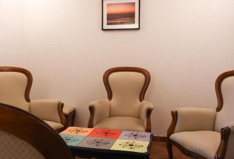 Отель Rinascitel Larmor Plage